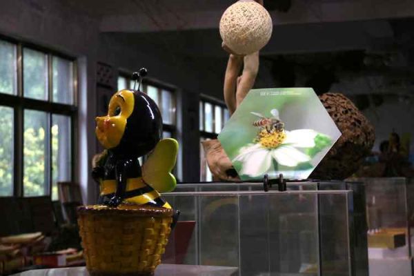 蜜蜂非物质文化遗产(蜜蜂非遗手工技艺有哪些)-第2张图片-八三百科 蜜蜂非物质文化遗产(蜜蜂非遗手工技艺有哪些)-第2张图片-八三百科