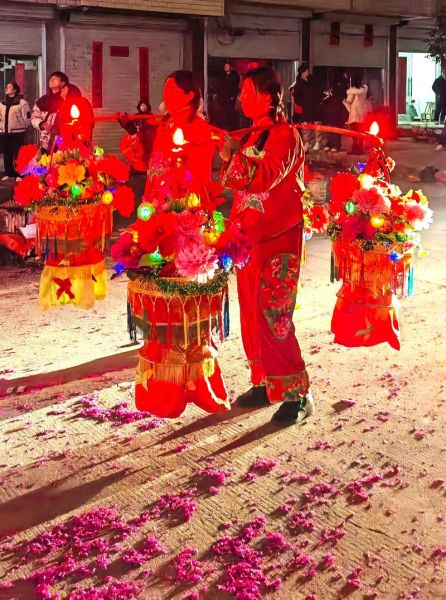 沧县非物质文化遗产龙灯（沧县龙灯怎么舞：非遗传承新手入门）-第1张图片-八三百科