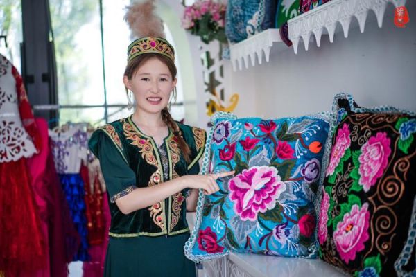 伊犁非物质文化遗产(伊犁非遗哈萨克刺绣学习攻略)-第1张图片-八三百科 伊犁非物质文化遗产(伊犁非遗哈萨克刺绣学习攻略)-第1张图片-八三百科