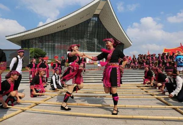 竹竿非物质文化遗产(竹竿舞非遗文化是什么)-第1张图片-八三百科 竹竿非物质文化遗产(竹竿舞非遗文化是什么)-第1张图片-八三百科