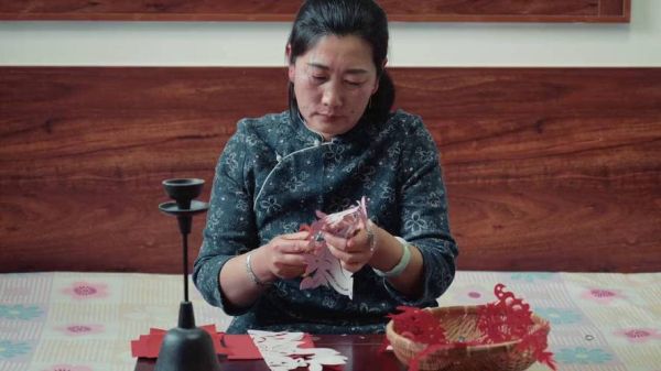 杨辉吕梁非物质文化遗产(杨辉吕梁非遗剪纸在哪学正宗?)-第1张图片-八三百科 杨辉吕梁非物质文化遗产(杨辉吕梁非遗剪纸在哪学正宗?)-第1张图片-八三百科