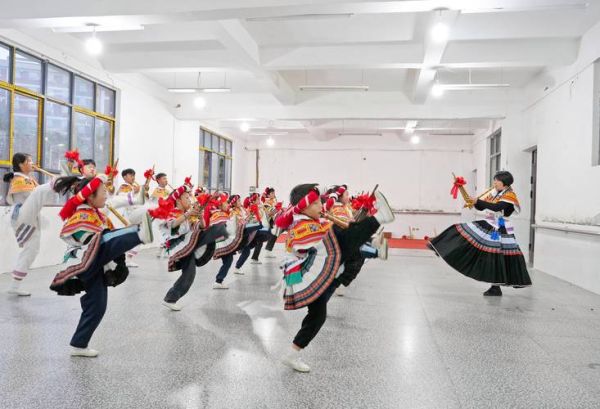 马边非物质文化遗产(马边苗族花鼓舞完整入门指南)-第2张图片-八三百科 马边非物质文化遗产(马边苗族花鼓舞完整入门指南)-第2张图片-八三百科