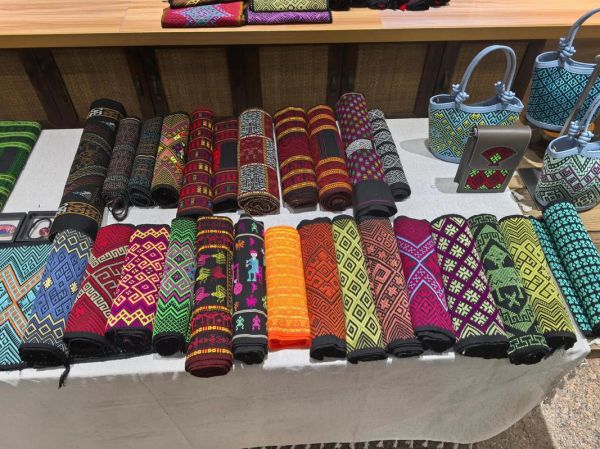 黎锦黎族非物质文化遗产（黎锦黎族非物质文化遗产怎么做新手入门）-第2张图片-八三百科