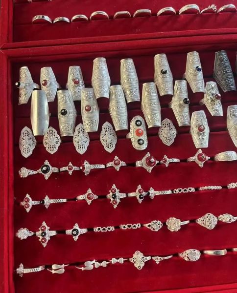 彝族银器非物质文化遗产(彝族银器制作工艺流程新手图解)-第2张图片-八三百科 彝族银器非物质文化遗产(彝族银器制作工艺流程新手图解)-第2张图片-八三百科