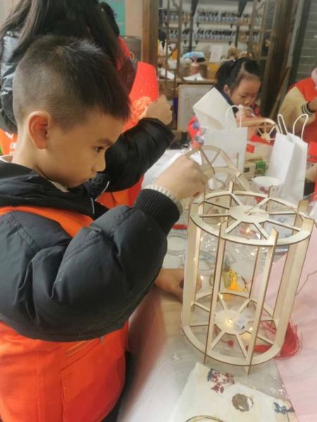 宫灯非物质文化遗产(宫灯非遗手工体验步骤是什么)-第3张图片-八三百科 宫灯非物质文化遗产(宫灯非遗手工体验步骤是什么)-第3张图片-八三百科