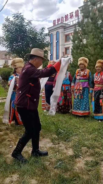 非物质文化遗产哈达（哈达怎么献才是正宗的礼仪）-第1张图片-八三百科