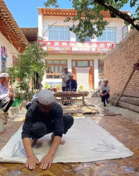 东乡擀毡非物质文化遗产(东乡擀毡制作工艺详细介绍)-第1张图片-八三百科 东乡擀毡非物质文化遗产(东乡擀毡制作工艺详细介绍)-第1张图片-八三百科