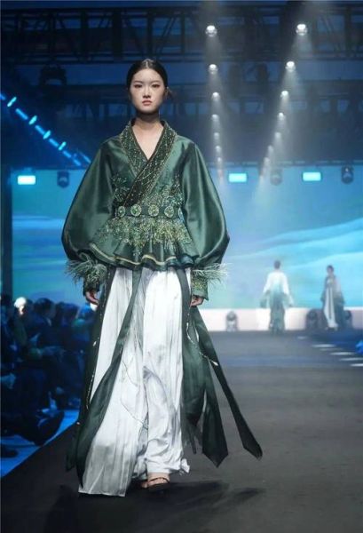 非物质文化遗产模特(非遗模特走秀怎么入门)-第2张图片-八三百科 非物质文化遗产模特(非遗模特走秀怎么入门)-第2张图片-八三百科