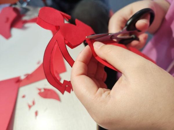 豫园非物质文化遗产剪纸（豫园非遗剪纸能亲手体验吗？）-第3张图片-八三百科