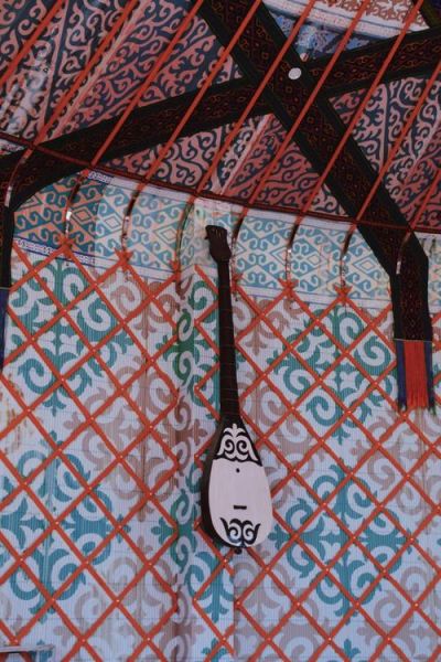 木垒非物质文化遗产（木垒非遗有哪些？一次看懂哈萨克冬不拉制作）-第1张图片-八三百科