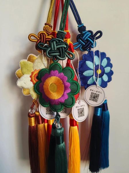 非物质文化遗产香包传承(非遗香包怎么传?手把手教你入门)-第3张图片-八三百科 非物质文化遗产香包传承(非遗香包怎么传?手把手教你入门)-第3张图片-八三百科