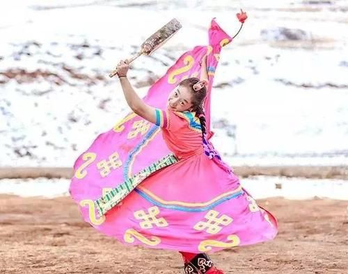 热巴非物质文化遗产照片（热巴舞非遗照片高清合集在哪找？答案：国家非遗数字博物馆、新华社图库、西藏文旅微博。）-第1张图片-八三百科