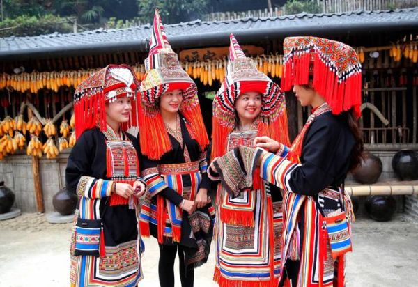 新宁非物质文化遗产(新宁崀山瑶绣为什么能上热搜?)-第1张图片-八三百科 新宁非物质文化遗产(新宁崀山瑶绣为什么能上热搜?)-第1张图片-八三百科