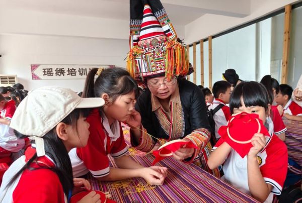 新宁非物质文化遗产(新宁崀山瑶绣为什么能上热搜?)-第2张图片-八三百科 新宁非物质文化遗产(新宁崀山瑶绣为什么能上热搜?)-第2张图片-八三百科