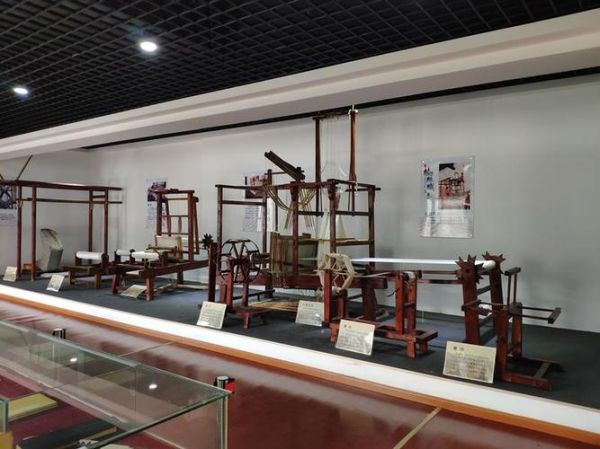 绢非物质文化遗产(绢非遗工艺为什么珍贵)-第3张图片-八三百科 绢非物质文化遗产(绢非遗工艺为什么珍贵)-第3张图片-八三百科